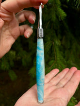 Load image into Gallery viewer, Crochet Handle & Hook Set (Extra Long) - Blue Pearly Opal