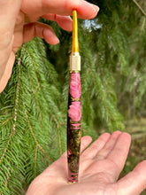 Load image into Gallery viewer, Crochet Handle & Hook Set (Extra Long) - Curly Maple Speciality Burgundy / Green