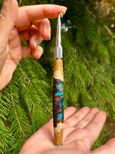 Load image into Gallery viewer, Crochet Handle & Hook Set (Extra Long) - ARIZONA SUNSCAPE Mallee Burl Speciality