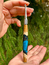 Load image into Gallery viewer, Crochet Handle & Hook Set (Extra Long) - ARIZONA SUNSCAPE Mallee Burl Speciality