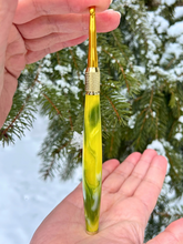 Load image into Gallery viewer, Crochet Handle & Hook Set (Extra Long) - Daffodil