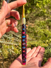 Load image into Gallery viewer, Crochet Handle & Hook Set (Extra Long) - Fuschia Flyer (Dragon Scale Series)