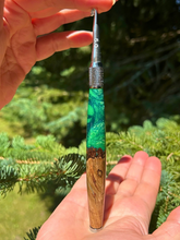 Load image into Gallery viewer, Crochet Handle & Hook Set (Extra Long) - Oak Burl Speciality - Scottish Hills