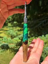 Load image into Gallery viewer, Crochet Handle & Hook Set (Extra Long) - Oak Burl Speciality - Scottish Hills