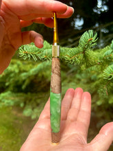 Load image into Gallery viewer, Crochet Handle &amp; Hook Set (Extra Long) - Pistachio
