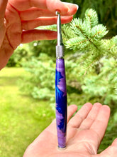 Load image into Gallery viewer, Crochet Handle &amp; Hook Set (Extra Long) - Curly Maple Speciality Purple / Blue
