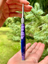 Load image into Gallery viewer, Crochet Handle &amp; Hook Set (Extra Long) - Curly Maple Speciality Purple / Blue
