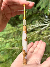 Load image into Gallery viewer, Crochet Handle &amp; Hook Set (Extra Long) - Iridescent Pearl

