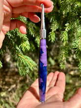 Load image into Gallery viewer, Crochet Handle &amp; Hook Set (Extra Long) - BLUEBERRY GRAPE Curly Maple Speciality

