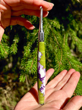 Load image into Gallery viewer, Crochet Handle &amp; Hook Set (Extra Long) - LIME &amp; PURPLE Curly Maple Speciality
