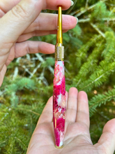 Load image into Gallery viewer, Crochet Handle &amp; Hook Set (Extra Long) - Flower &amp; Feather Speciality Piece (Pink Perfection)
