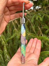 Load image into Gallery viewer, Crochet Handle &amp; Hook Set (Extra Long) - Flower &amp; Feather Speciality Piece (Mixed Beauty)
