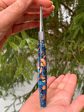 Load image into Gallery viewer, Crochet Handle &amp; Hook Set (Extra Long) - Blue Chips SPECIALITY
