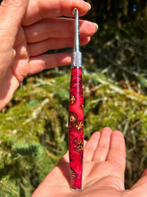 Load image into Gallery viewer, Crochet Handle &amp; Hook Set (Extra Long) - MAGENTA Pinecone Speciality
