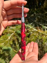 Load image into Gallery viewer, Crochet Handle &amp; Hook Set (Extra Long) - MAGENTA Pinecone Speciality
