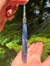 Load image into Gallery viewer, Crochet Handle &amp; Hook Set (Extra Long) - Abalone (Azure)
