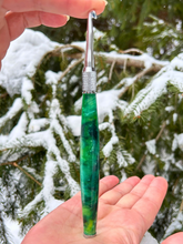 Load image into Gallery viewer, Crochet Handle &amp; Hook Set - Green with Envy
