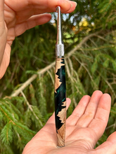 Load image into Gallery viewer, Crochet Handle &amp; Hook Set (Extra Long) - Dark Fern
