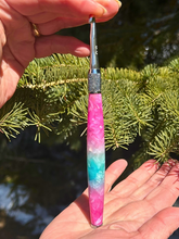 Load image into Gallery viewer, Crochet Handle &amp; Hook Set (Extra Long) - Pink Frosting
