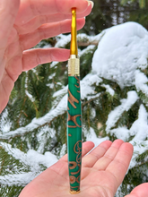Load image into Gallery viewer, Crochet Handle &amp; Hook Set (Extra Long) - Cinnamon Stick Swirl
