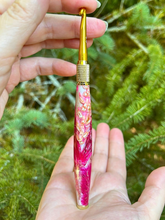 Load image into Gallery viewer, Crochet Handle &amp; Hook Set (Extra Long) - Flower &amp; Feather Speciality Piece (Pink Perfection)
