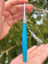 Load image into Gallery viewer, Crochet Handle &amp; Hook Set (Extra Long) - Honeycomb (Turquoise)
