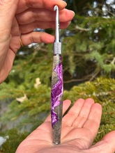 Load image into Gallery viewer, Crochet Handle &amp; Hook Set (Extra Long) - Purple Agate

