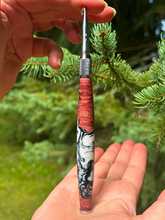 Load image into Gallery viewer, Crochet Handle &amp; Hook Set (Extra Long) - Maple Burl Speciality - Samurai
