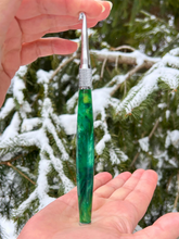 Load image into Gallery viewer, Crochet Handle &amp; Hook Set - Green with Envy
