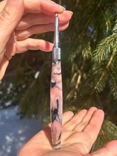 Load image into Gallery viewer, Crochet Handle &amp; Hook Set (Extra Long) - Dragon Skin
