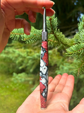 Load image into Gallery viewer, Crochet Handle &amp; Hook Set (Extra Long) - Maple Burl Speciality - Samurai
