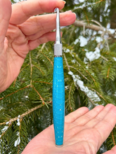 Load image into Gallery viewer, Crochet Handle &amp; Hook Set (Extra Long) - Honeycomb (Turquoise)
