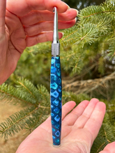 Load image into Gallery viewer, Crochet Handle &amp; Hook Set (Extra Long) - Water Serpent
