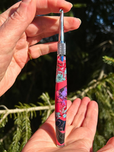 Load image into Gallery viewer, Crochet Handle &amp; Hook Set (Extra Long) - BALI RED Mosaic Explosion
