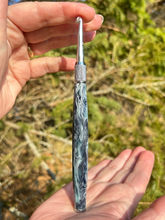 Load image into Gallery viewer, Crochet Handle &amp; Hook Set (Extra Long) - Cryogenic Frost
