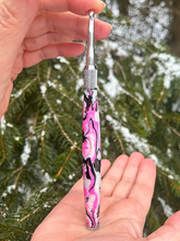 Load image into Gallery viewer, Crochet Handle &amp; Hook Set (Extra Long) - Taffy
