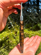 Load image into Gallery viewer, Crochet Handle &amp; Hook Set (Extra Long) - HARVEST MOON Pinecone Speciality
