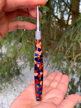 Load image into Gallery viewer, Crochet Handle &amp; Hook Set (Extra Long) - Patriotic Peach - SPECIALITY LENGTH
