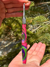 Load image into Gallery viewer, Crochet Handle &amp; Hook Set (Extra Long) - Strawberry Dacquiri
