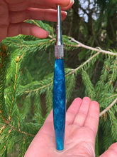 Load image into Gallery viewer, Crochet Handle &amp; Hook Set (Extra Long) - Forget Me Not
