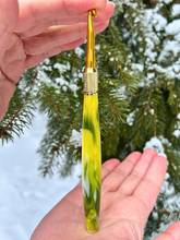 Load image into Gallery viewer, Crochet Handle &amp; Hook Set (Extra Long) - Daffodil
