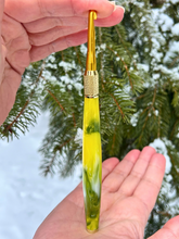 Load image into Gallery viewer, Crochet Handle &amp; Hook Set (Extra Long) - Daffodil
