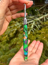 Load image into Gallery viewer, Crochet Handle &amp; Hook Set (Extra Long) - Galapagos Green (2) Mosaic Explosion
