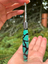 Load image into Gallery viewer, Crochet Handle &amp; Hook Set - COOL MINT GLOW IN THE DARK (Extra short for pencil grippers) Chunky

