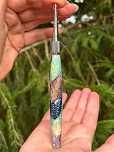 Load image into Gallery viewer, Crochet Handle &amp; Hook Set (Extra Long) - Flower &amp; Feather Speciality Piece (Mixed Beauty)
