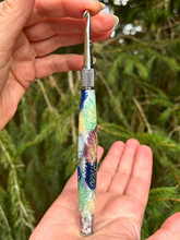 Load image into Gallery viewer, Crochet Handle &amp; Hook Set (Extra Long) - Flower &amp; Feather Speciality Piece (Mixed Beauty)
